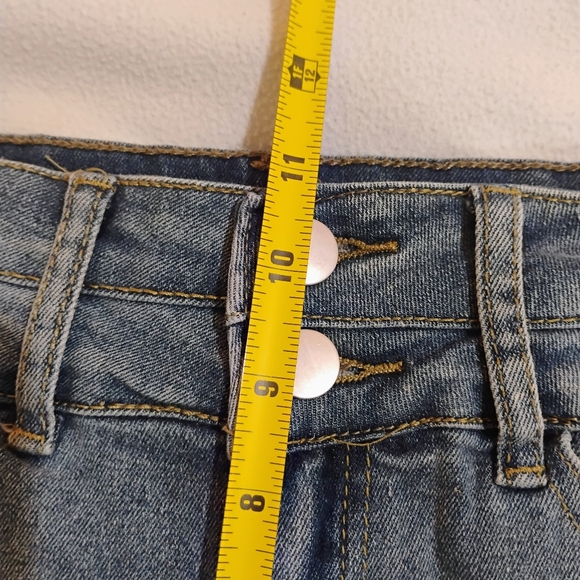 High-Rise Light Wash Denim Roll-Hem Shorts - Picture 8 of 10